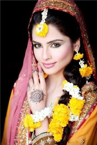 Flower Jewellery for Mehndi 36 Flowers Delivery Gurgaon
