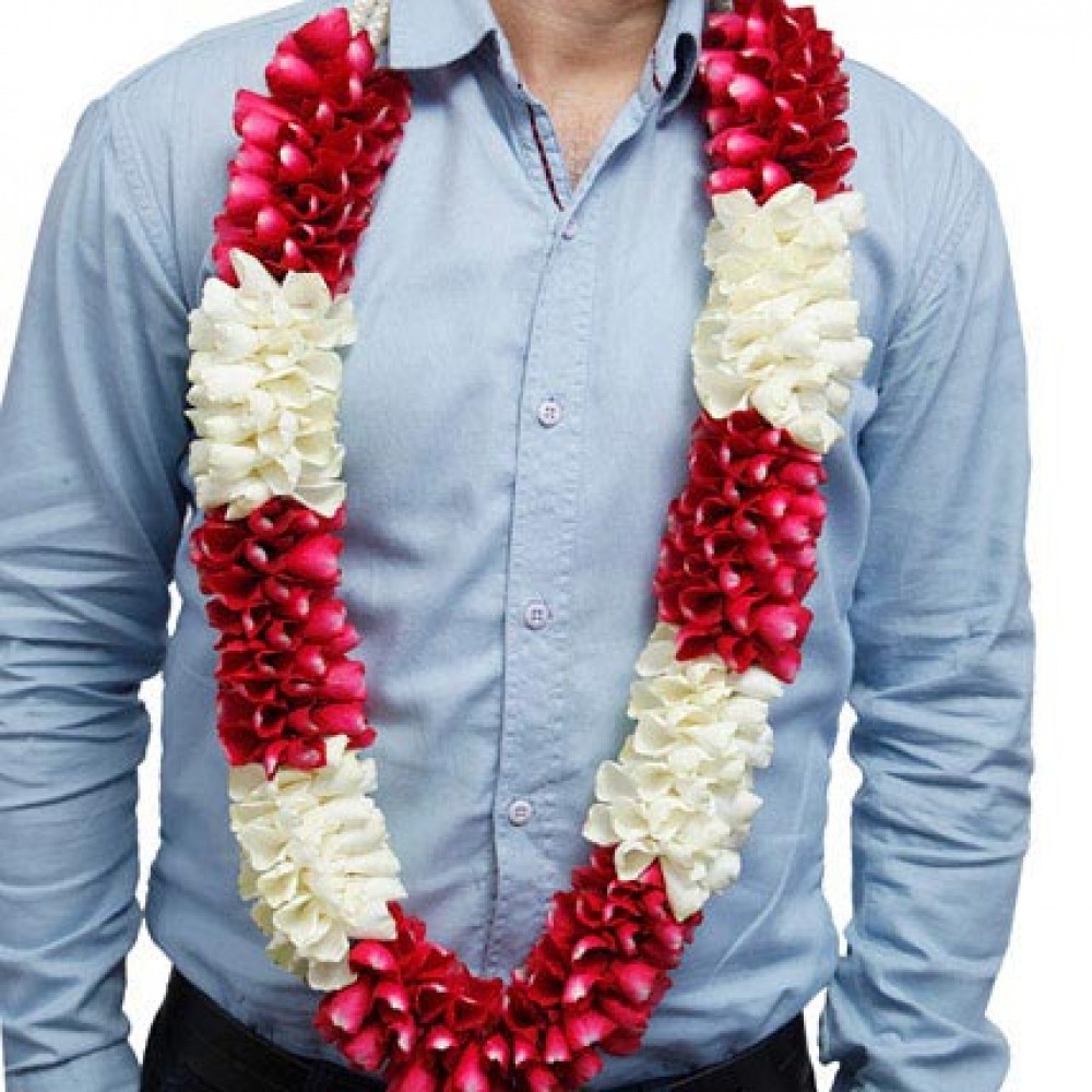 Red And White Flower Garland > Flowers Delivery Gurgaon”><figcaption class=